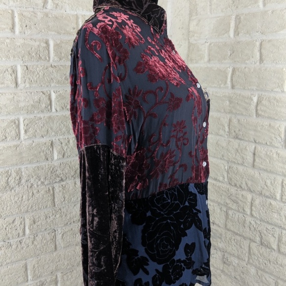 Chico's Red Blouse Silk & Velvet Mix Print Long sleeve Burn-out Size 2 - Picture 6 of 9